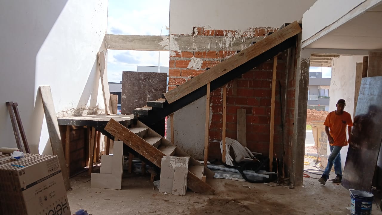 Execução de construção completa de escada.