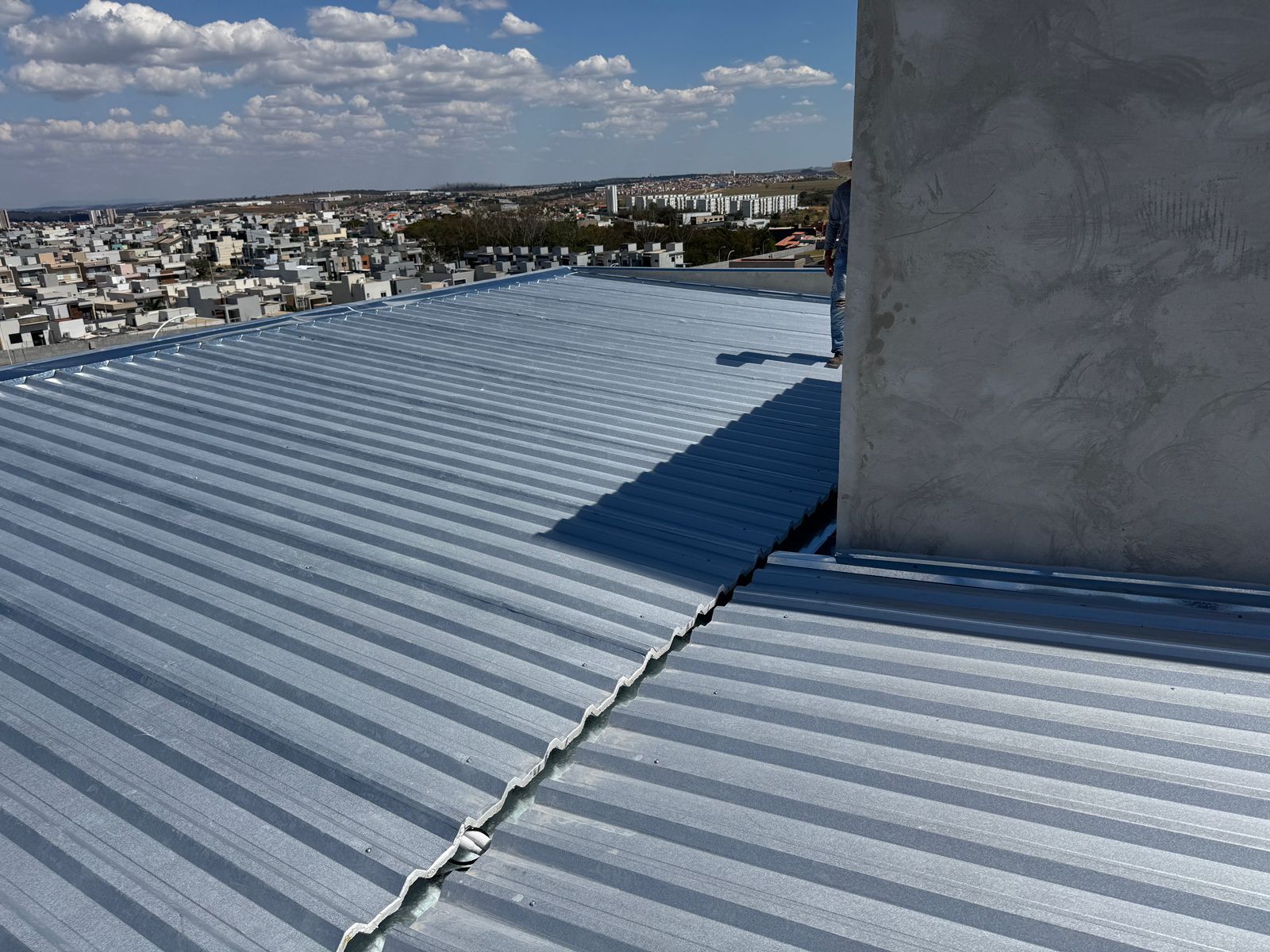 Instalação de telhado completo.